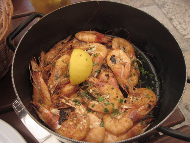 Crockpot of grilled shrimp @ Lokanda Peskarija